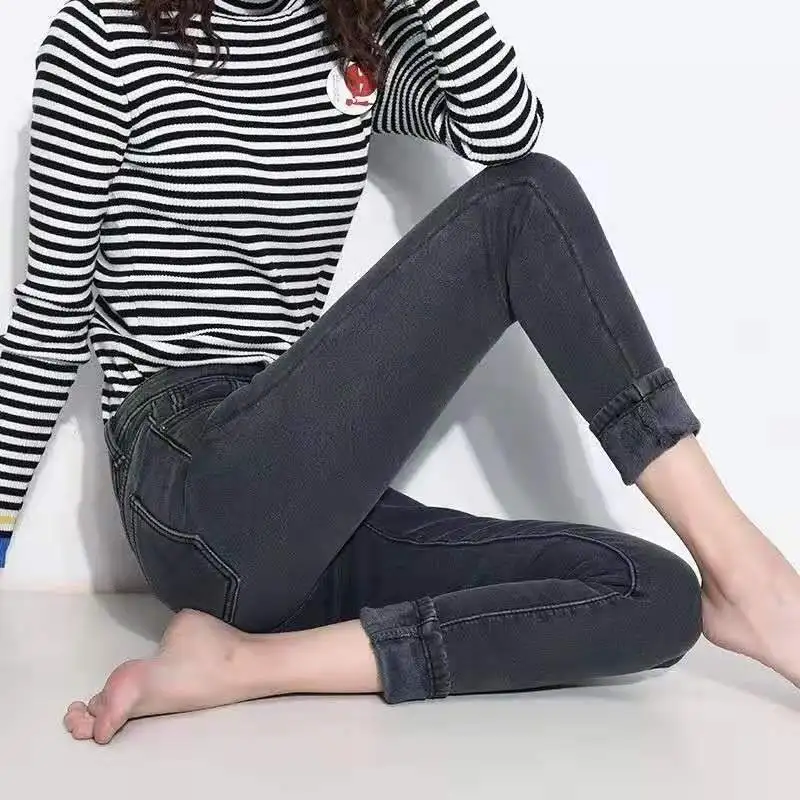 Зимние джинсы для женщин плотные вельветовые облегающие с золотистой флисовой