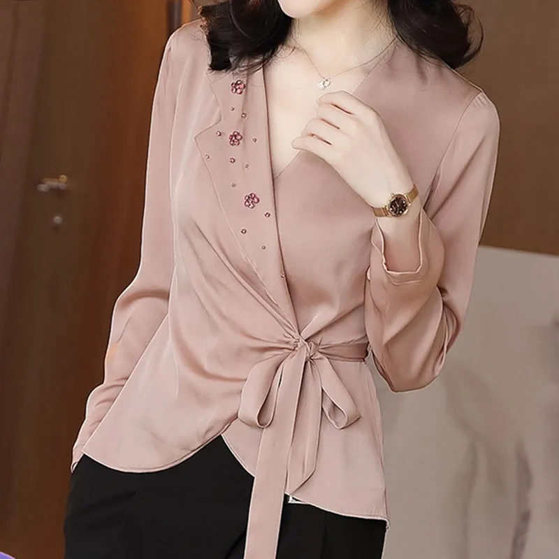 

Heavyweight Silk Women Shirts Women Long Sleeve Shirts Woman Satin Pink Blouses Woman V-neck Satin Silk Diamonds Top Plus Size