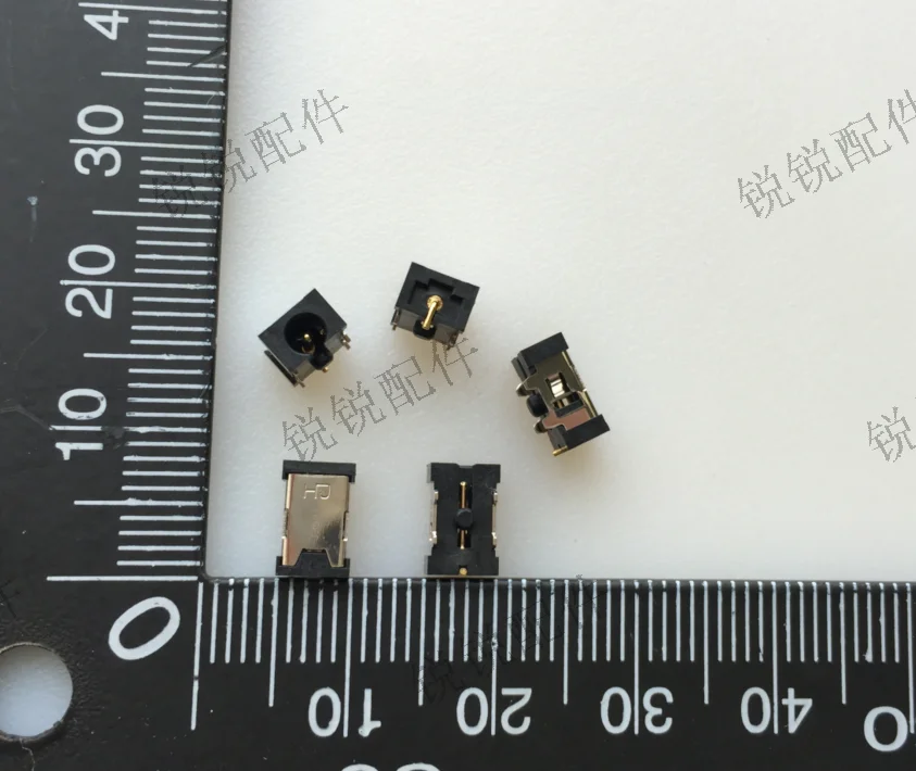 

DC/DC electric outlet socket JACK audio video welly 5P into 2.5 MM socket
