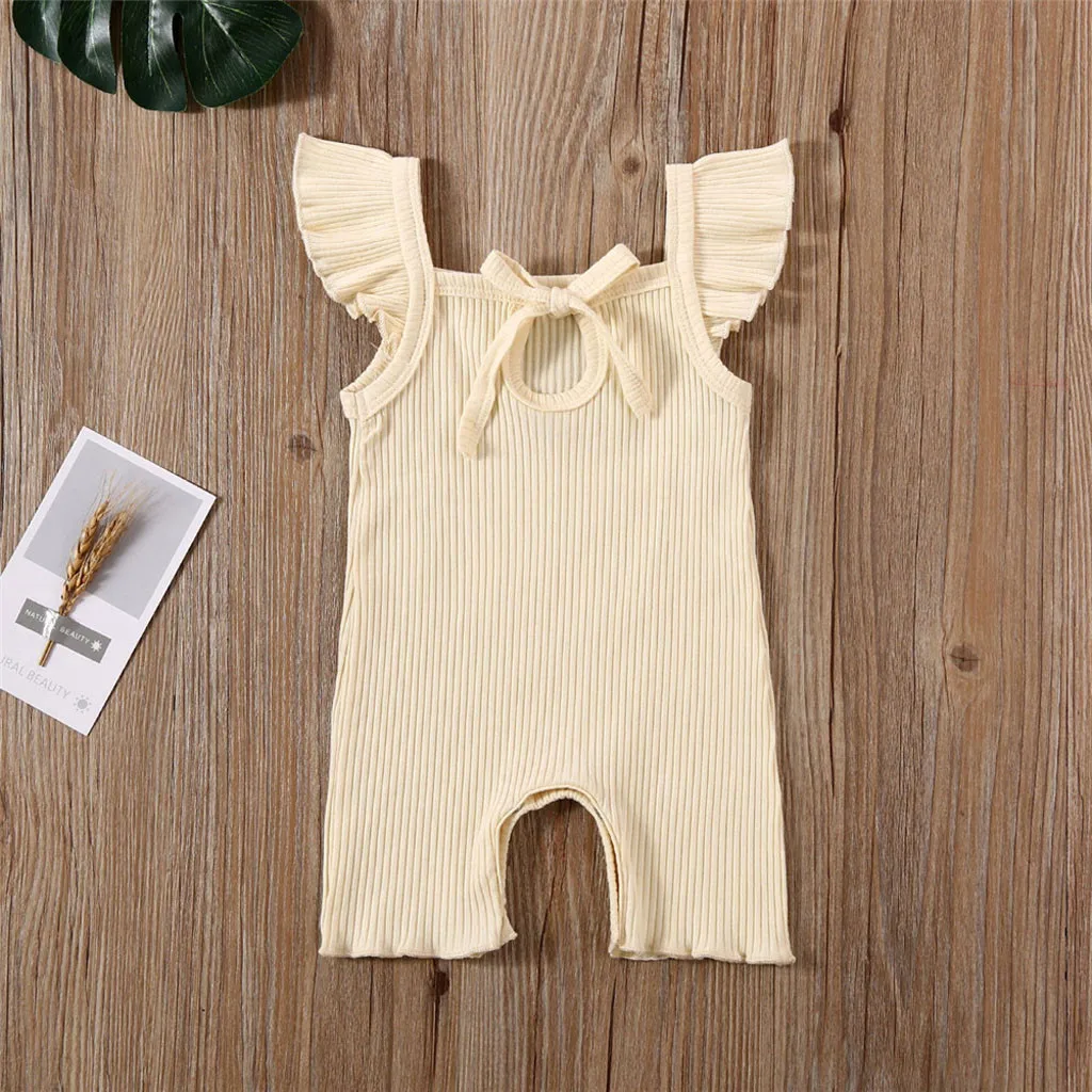 Летний комбинезон для новорожденных однотонный без рукавов с оборками на