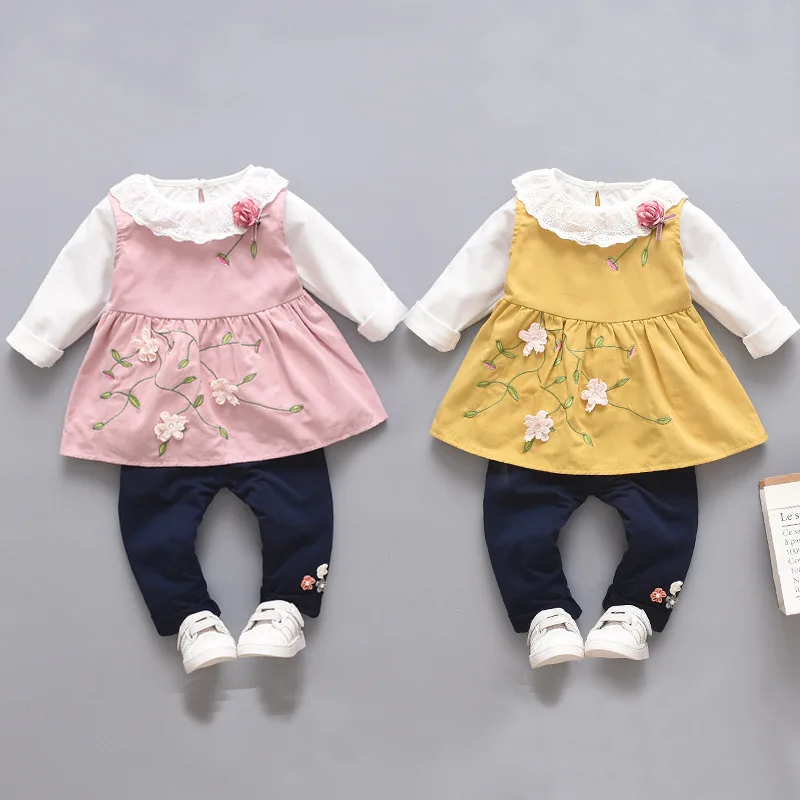 

3 предмета, футболка с длинным рукавом + юбка с вышивкой + брюки