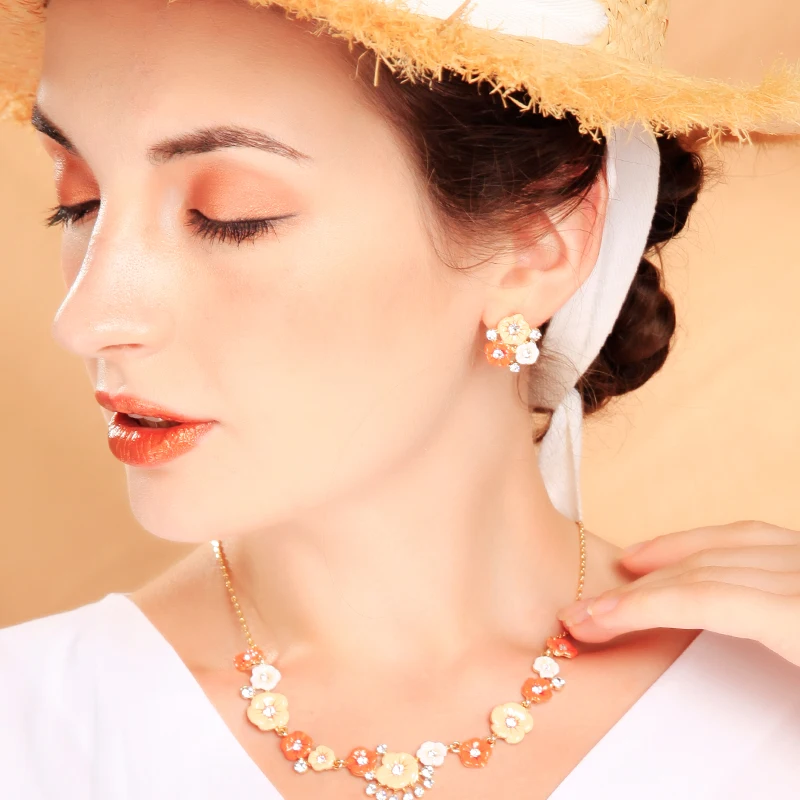 Красные серьги подвески с эмалью и цветами из кристаллов гипоаллергенный