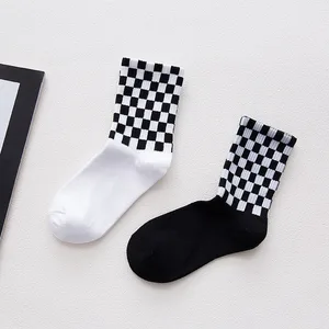 Пара хлопковых носков в уличном стиле, новинка, белые и черные квадратные носки для скейтборда, шикарные носки в стиле Харадзюку, в стиле хип-хоп