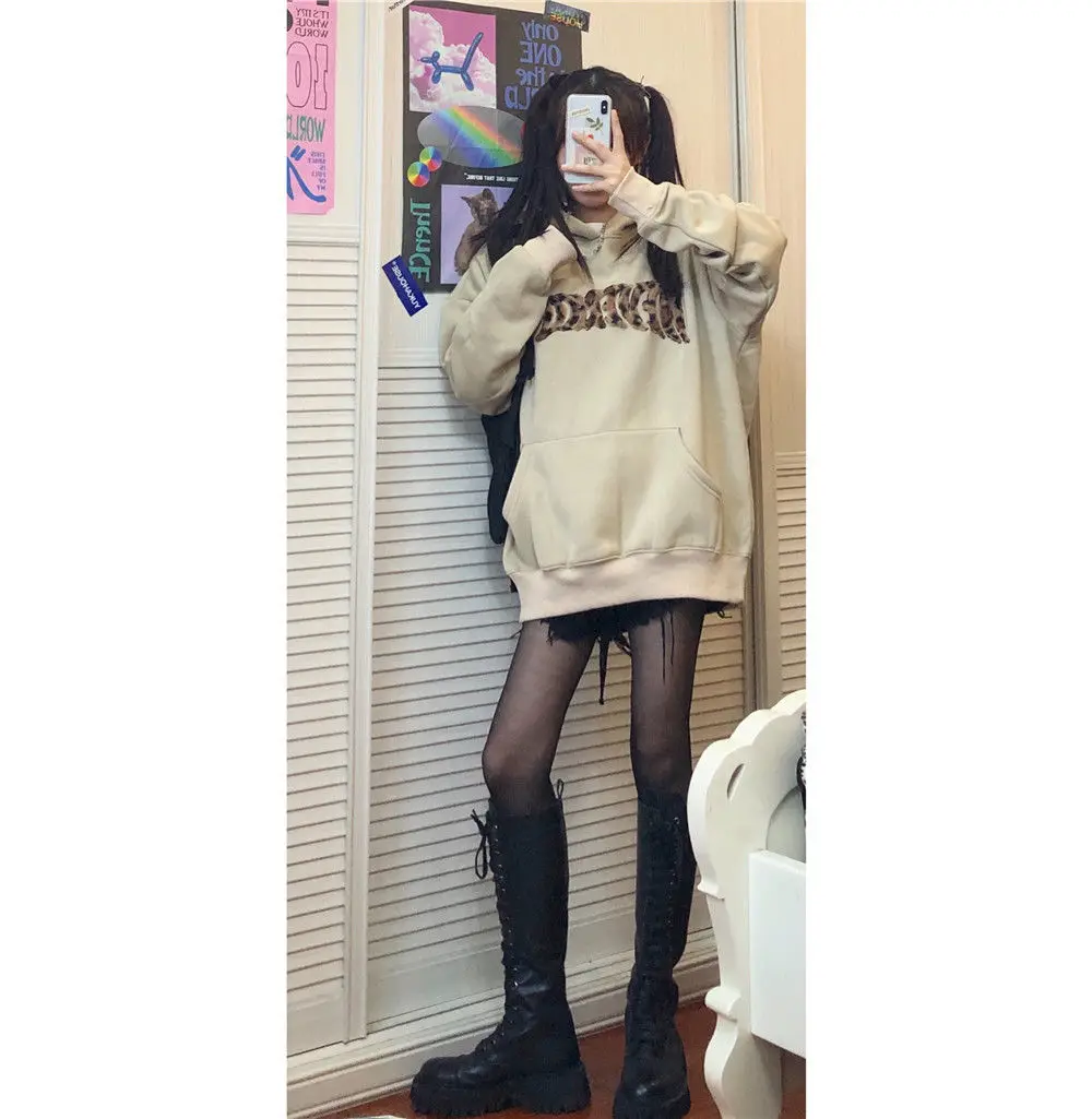 

In 2021, the latest autumn and winter loose plus velvet hooded sweater top female student tide