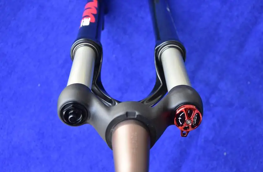 Велосипедная вилка Manitou M30 размер 26 для горных велосипедов черная глянцевая pk SR