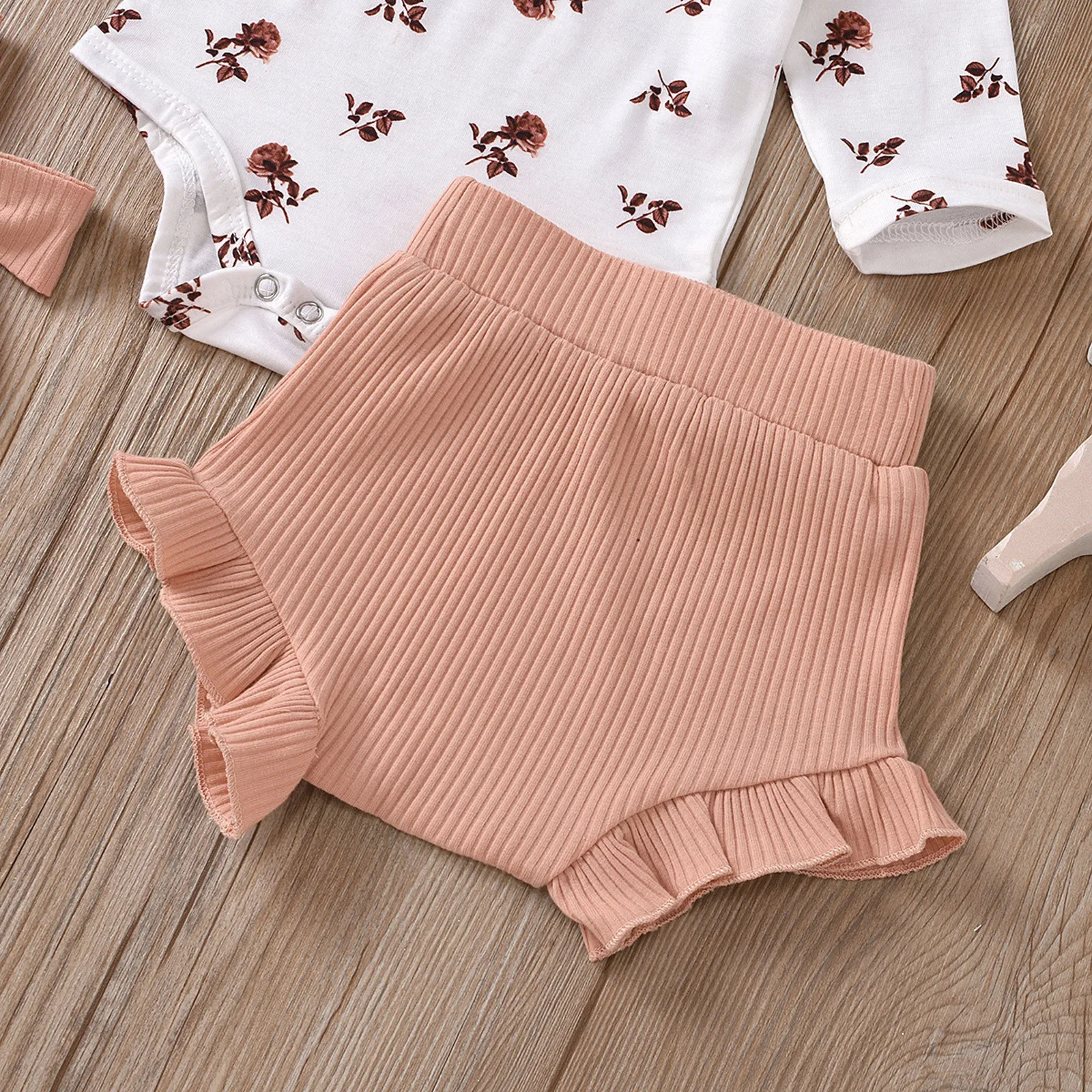 

2021 new baby children's baby fashion cute sweet long-sleeved flower print lotus lace pants bow hairband set