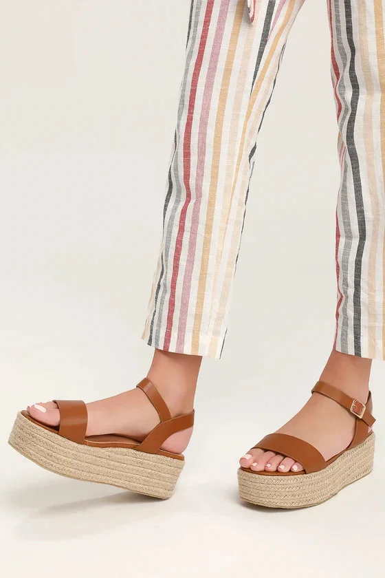 

New summer 2021 fashion and comfortable thick sole 40-43 hollow buckle sandals for female sandals