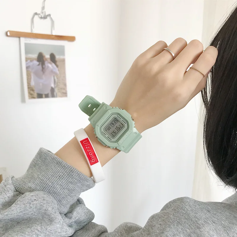 Женские спортивные цифровые часы Matcha Green прямоугольные Ретро с электронным