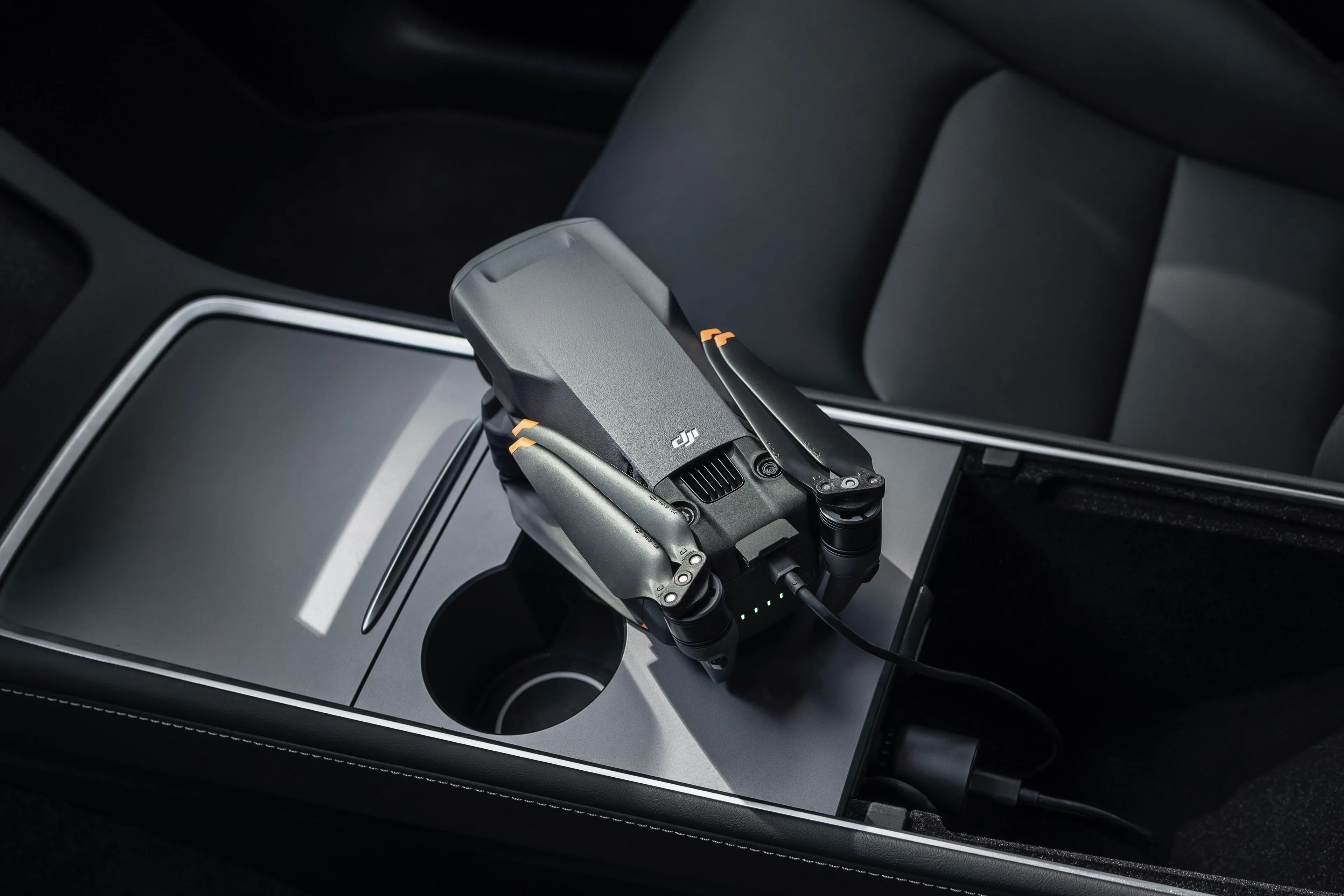 Оригинальное автомобильное зарядное устройство DJI 65 Вт для Mavic 3 и Cine