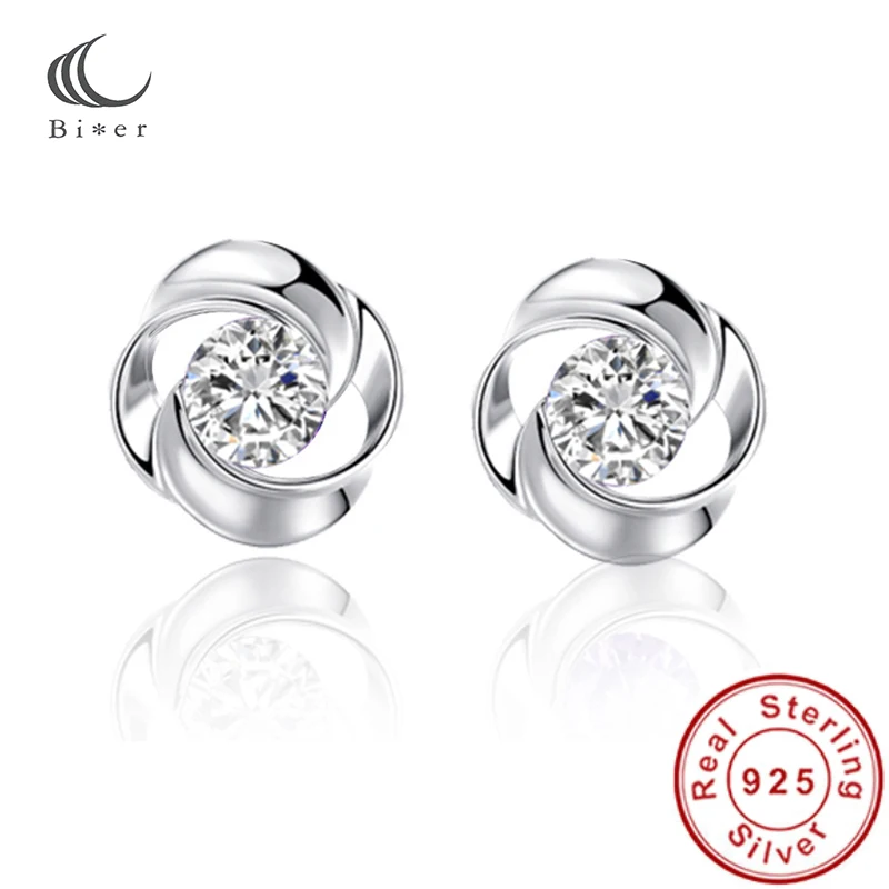 Серьги серебряного цвета серьги гвоздики с белыми искусственными цирконами в