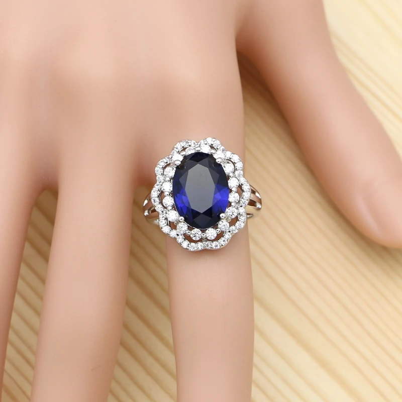 Женский ювелирный комплект из кольца браслета и сережек серебра 925 пробы |