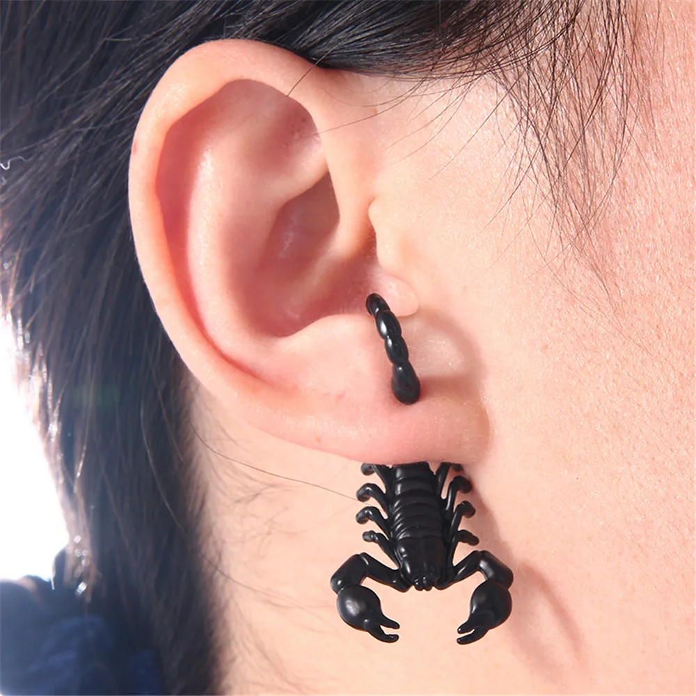 

1 PCS Punk black Scorpion stud earring for men brinco masculino fashion jewelry Halloween decorations accessories wholesale