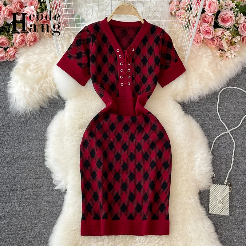 

Женское платье-свитер с V-образным вырезом, в клетку
