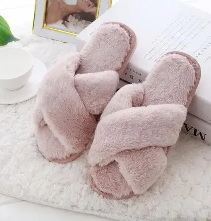 Женская домашняя обувь мягкая теплая на плоской подошве с милым мехом черная