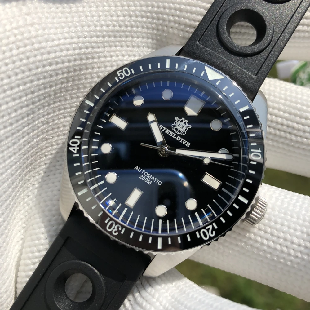 

STEELDIVE 1965 NH35a Watch Automatic Diver 200m Waterproof Sapphire Crystal Mens Mechanical Wristwatches BGW-9 Super Luminous