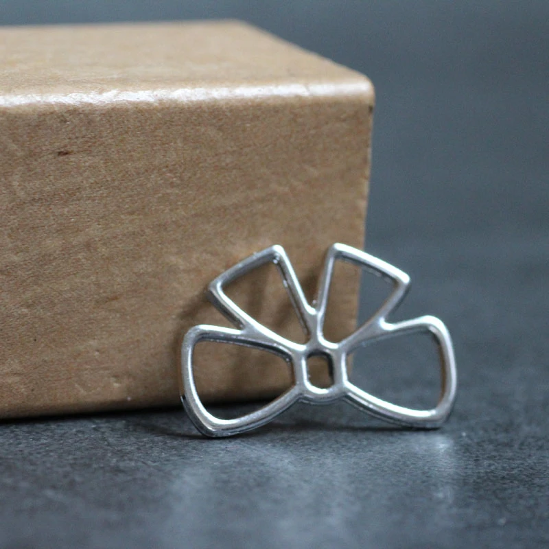 10cs Новый дизайн сплав Геометрическая личность лицо Крылья Любовь серьги для