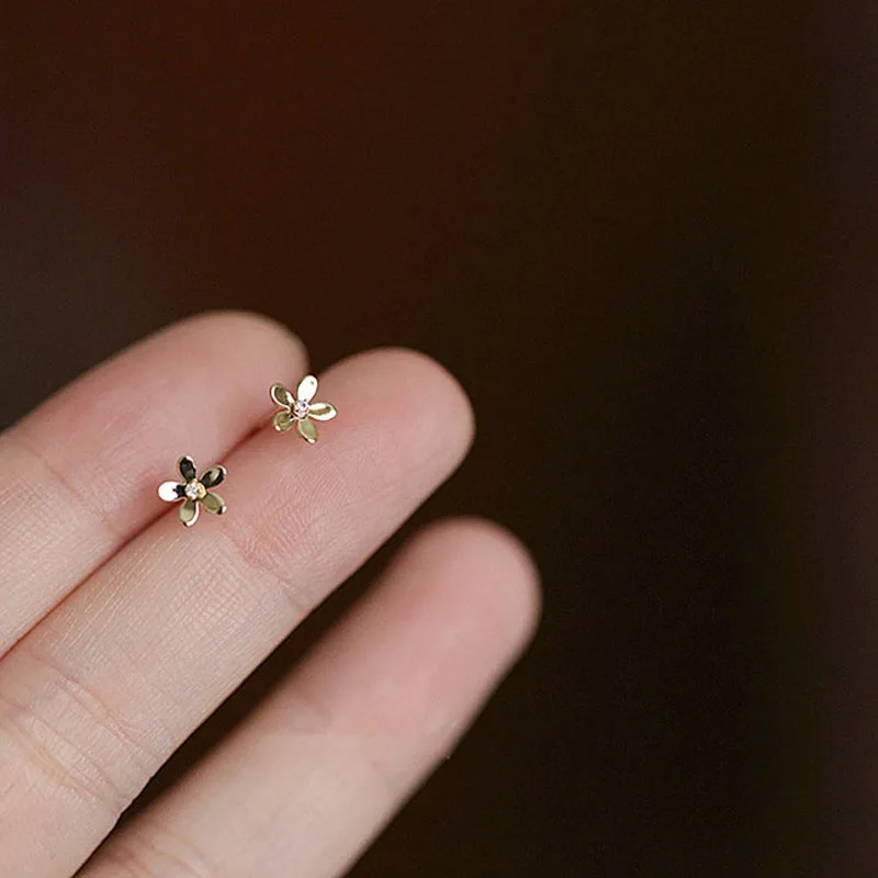 

GOLDtutu 9k Solid Gold Daisy Flower Crystal Super Dainty Mini Stud Earring Minimal Simple Design Wedding Girls Kids Gift
