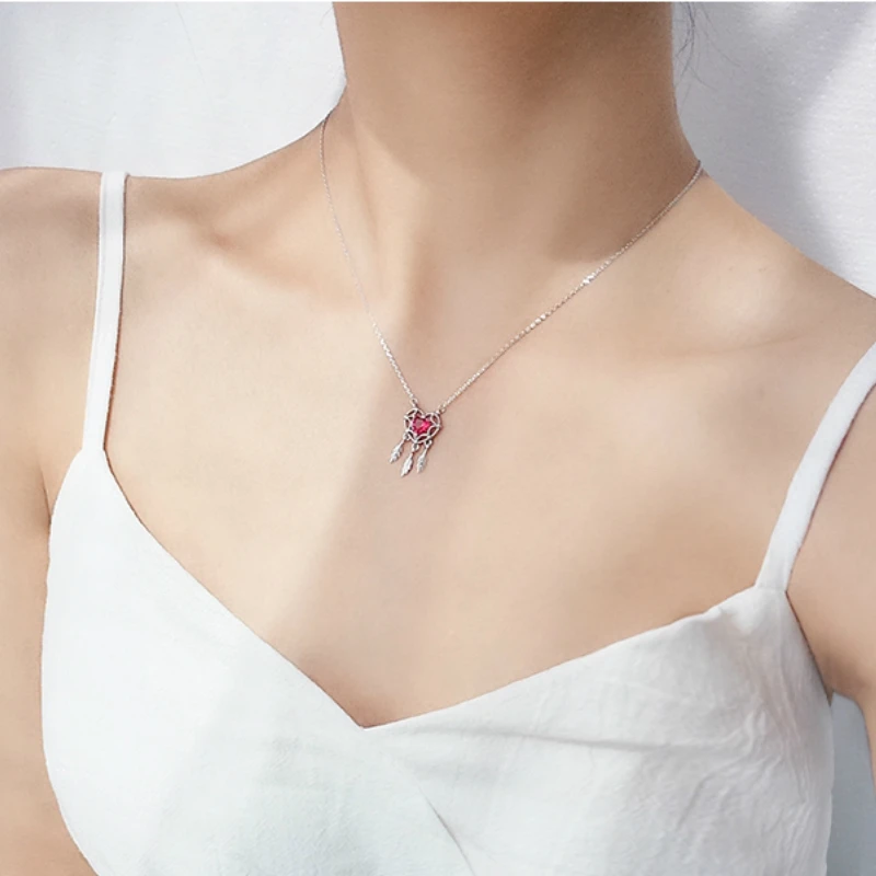 Ожерелье серебряного цвета с красным сердцем Ловца снов и перьями ожерелье