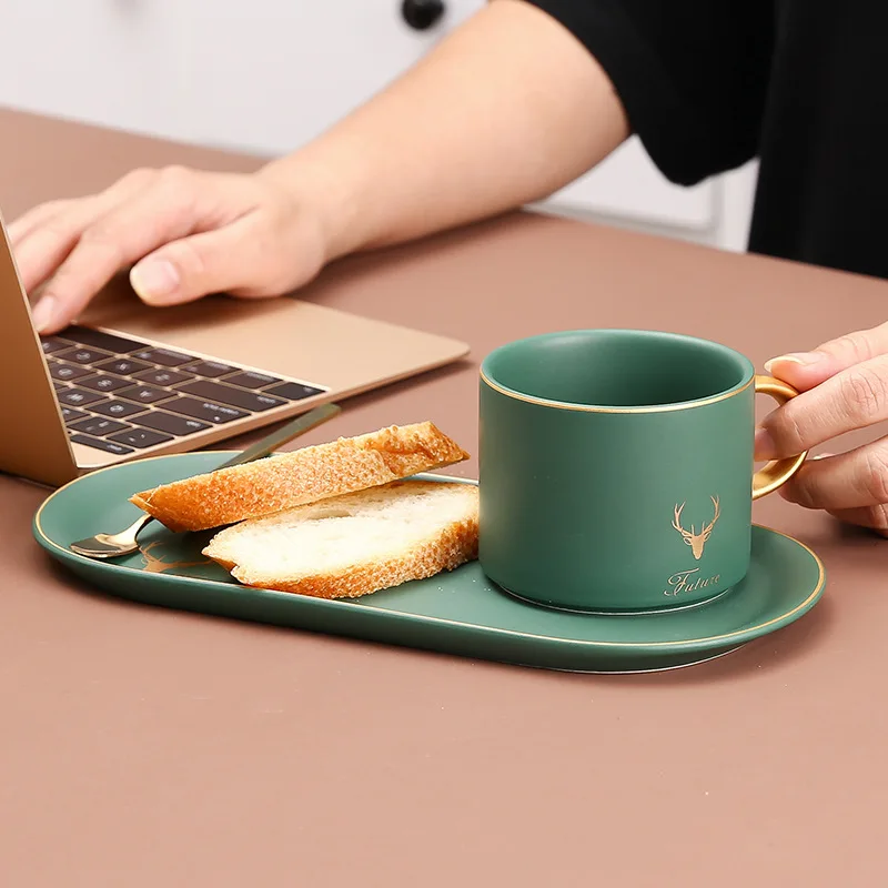 Рождественская чашка керамические кофейные чашки с золотым ободком наборы милых