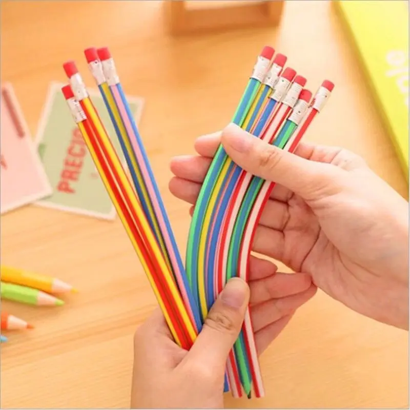 Очень простой в использовании и экономичный карандаш с ластиком красочный