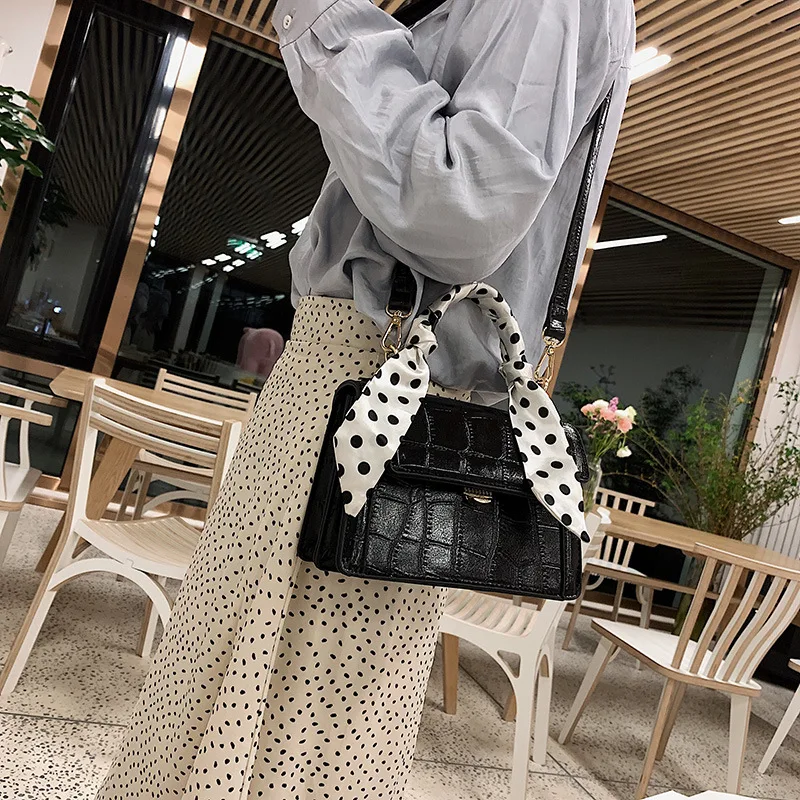 2019 Новинка лета с тиснением под крокодиловую кожу маленький шелковый шарф ручной