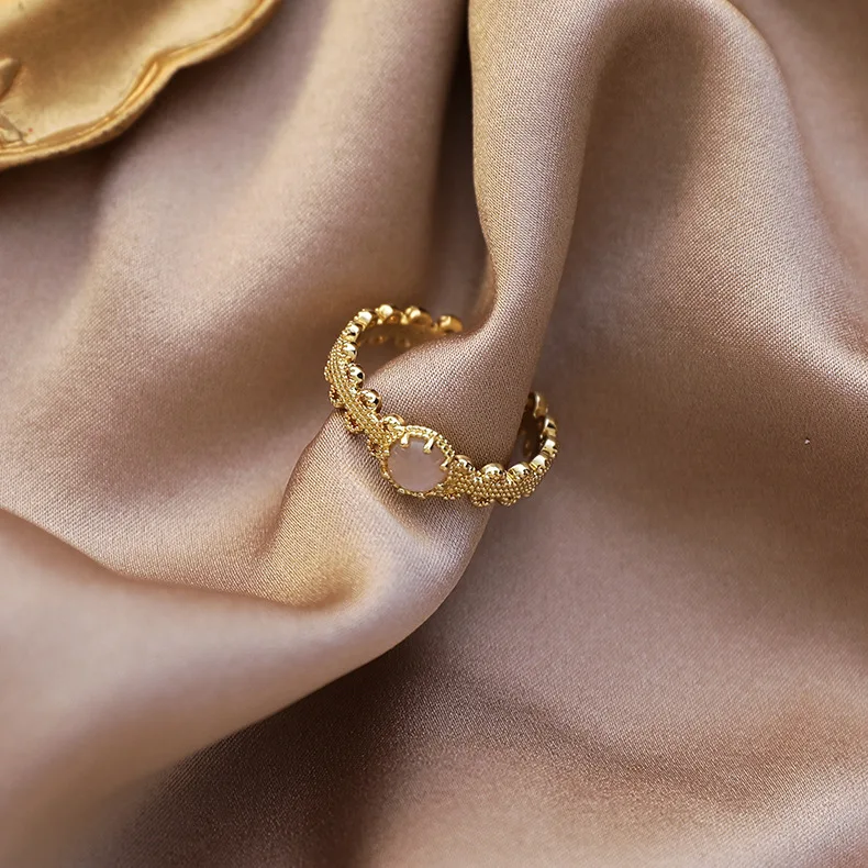 

2020 New Korean Acrylic Trendy Round Rings For Women Cute Fashion Geometric Gold Color Metal Party Pendiente