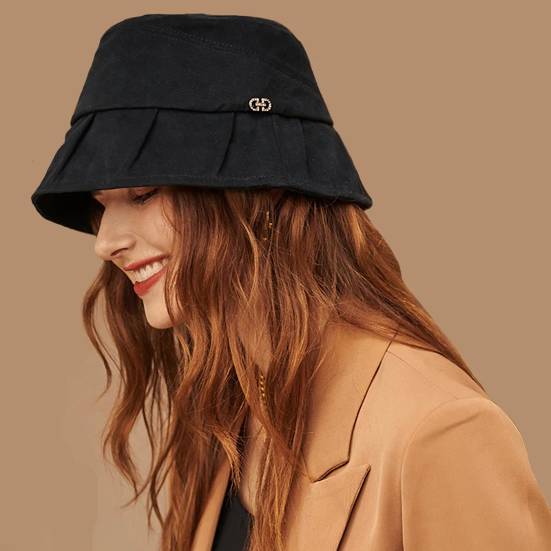 

New Pleated Brim Design Women's Fisherman Hats Fashion Metal Logo Female Solid Color Dome Wide Brim Casual Basin Bucket Cap