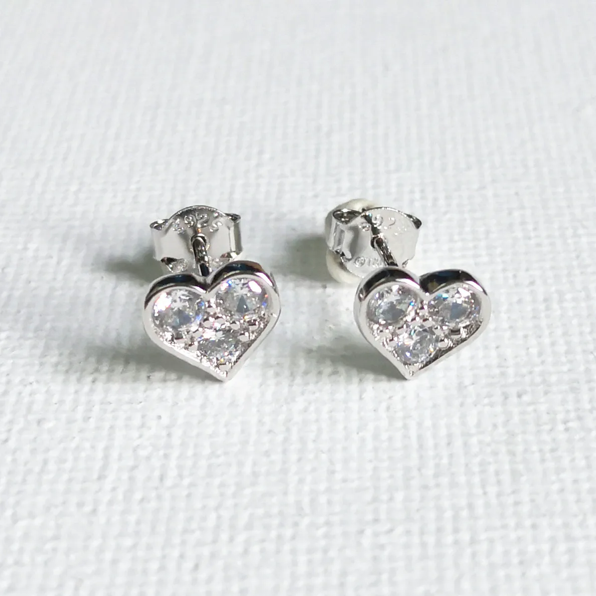 

S925 silver earrings classic popular heart-shaped women's earrings holiday gift