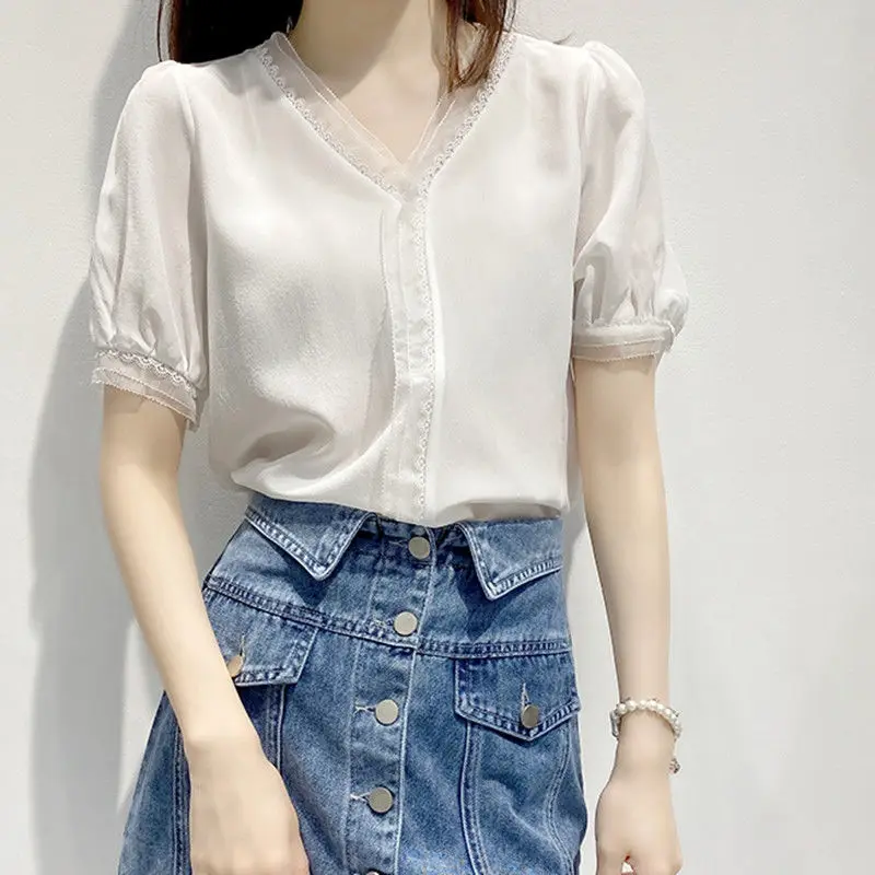 

Chiffon shirt female 2021 summer new style foreign style V-neck bubble sleeve lace top female