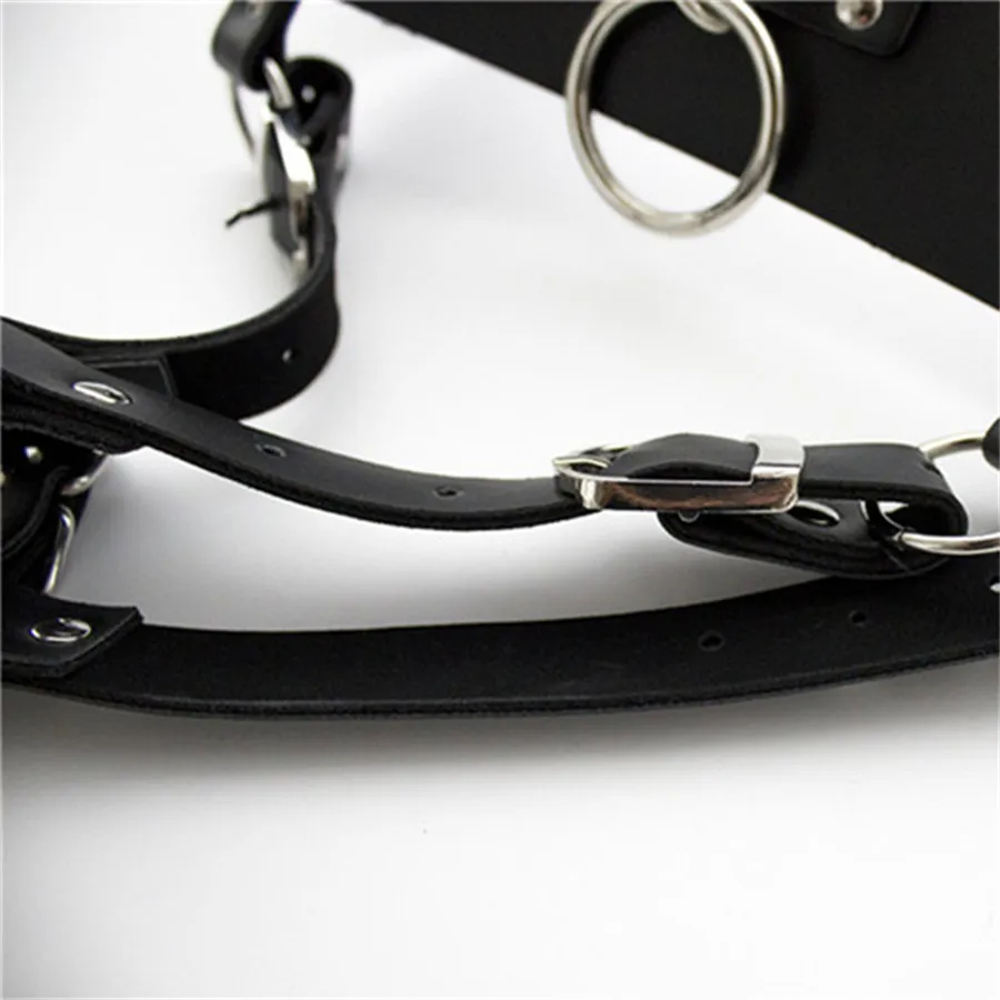 Фаллоимитатор женский с открытой промежностью пикантный принудительный