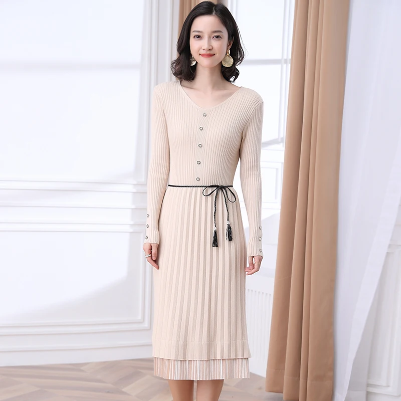 Женское трикотажное платье свитер длинное бархатное составного кроя с длинным