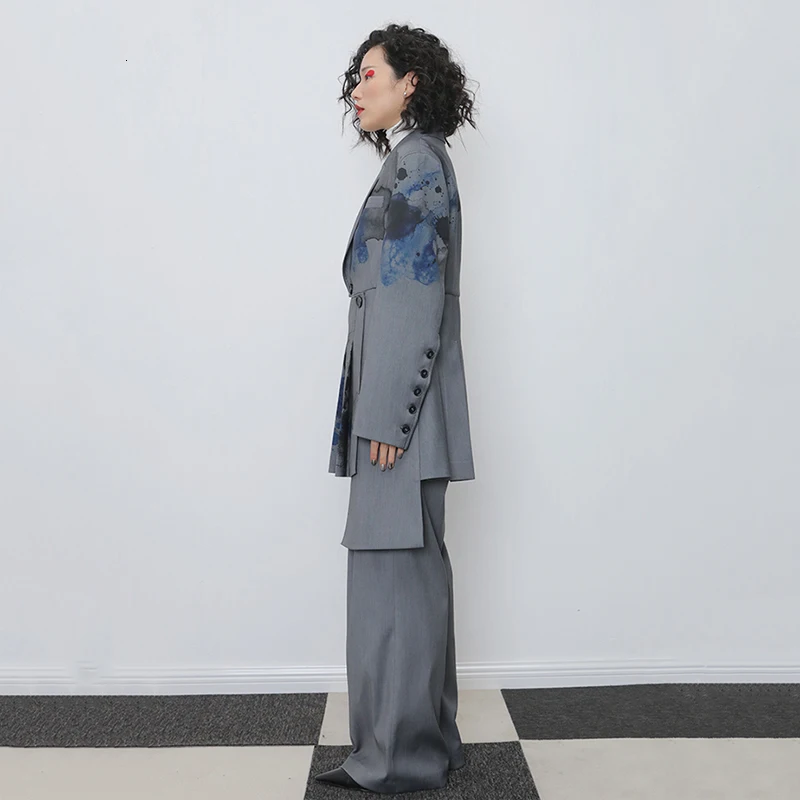 Женский ассиметричный пиджак EAM серый плиссированный свободного кроя с отложным