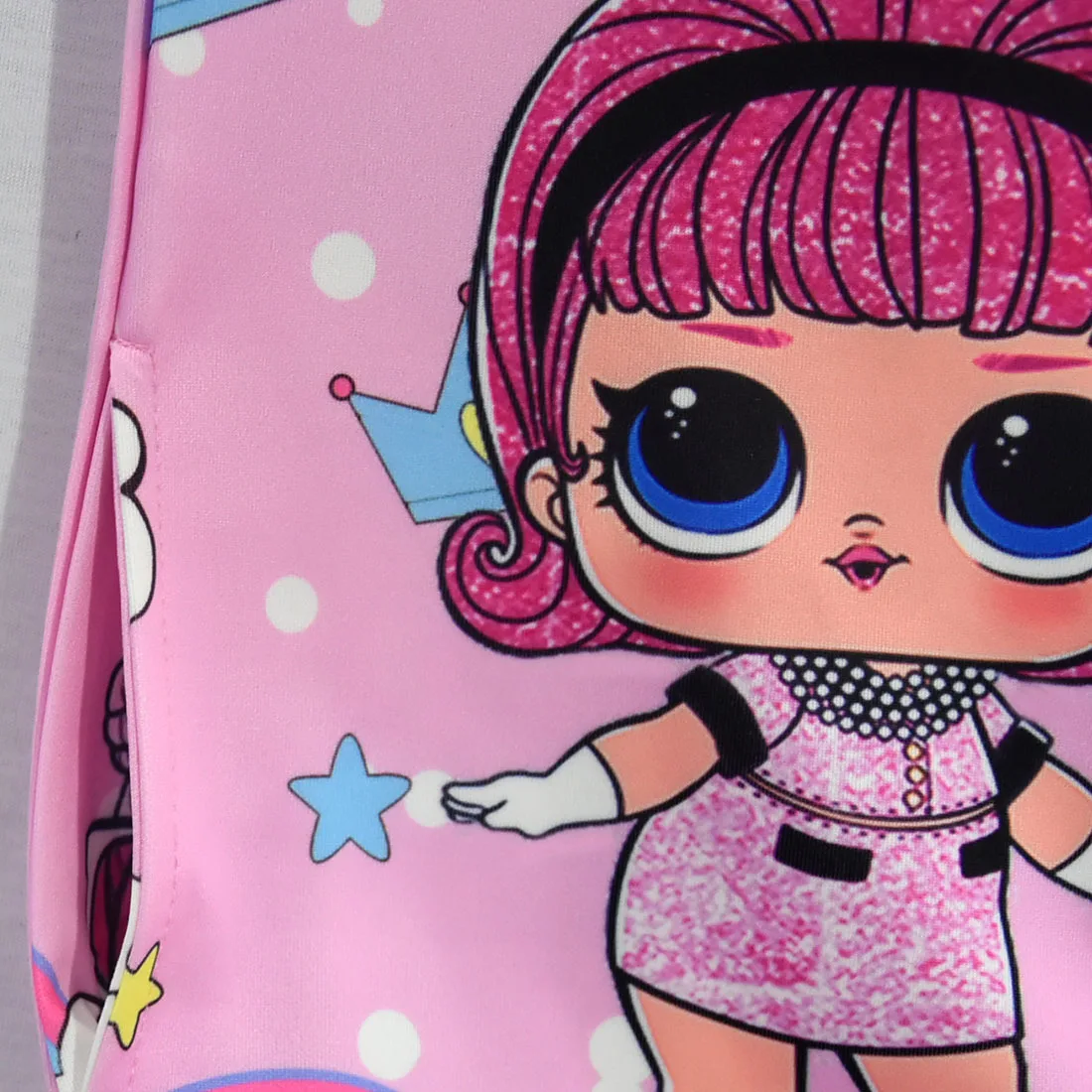 Популярная модель куртка с капюшоном и длинными рукавами изображением куклы из