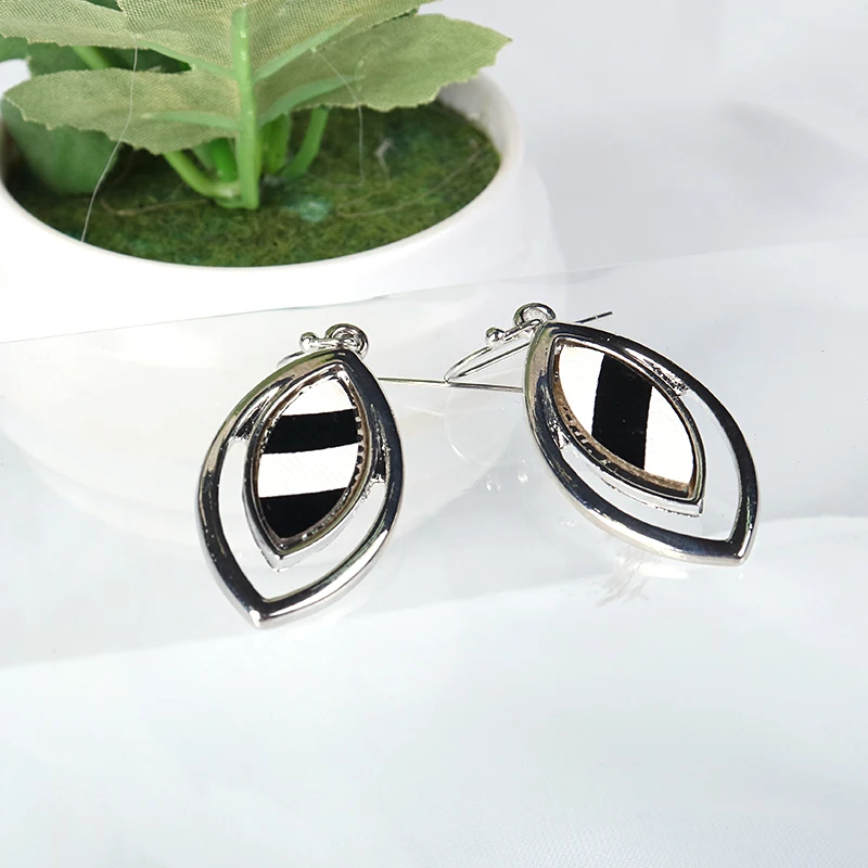 Модное ожерелье и серьги из искусственной кожи с животным принтом комплект двух