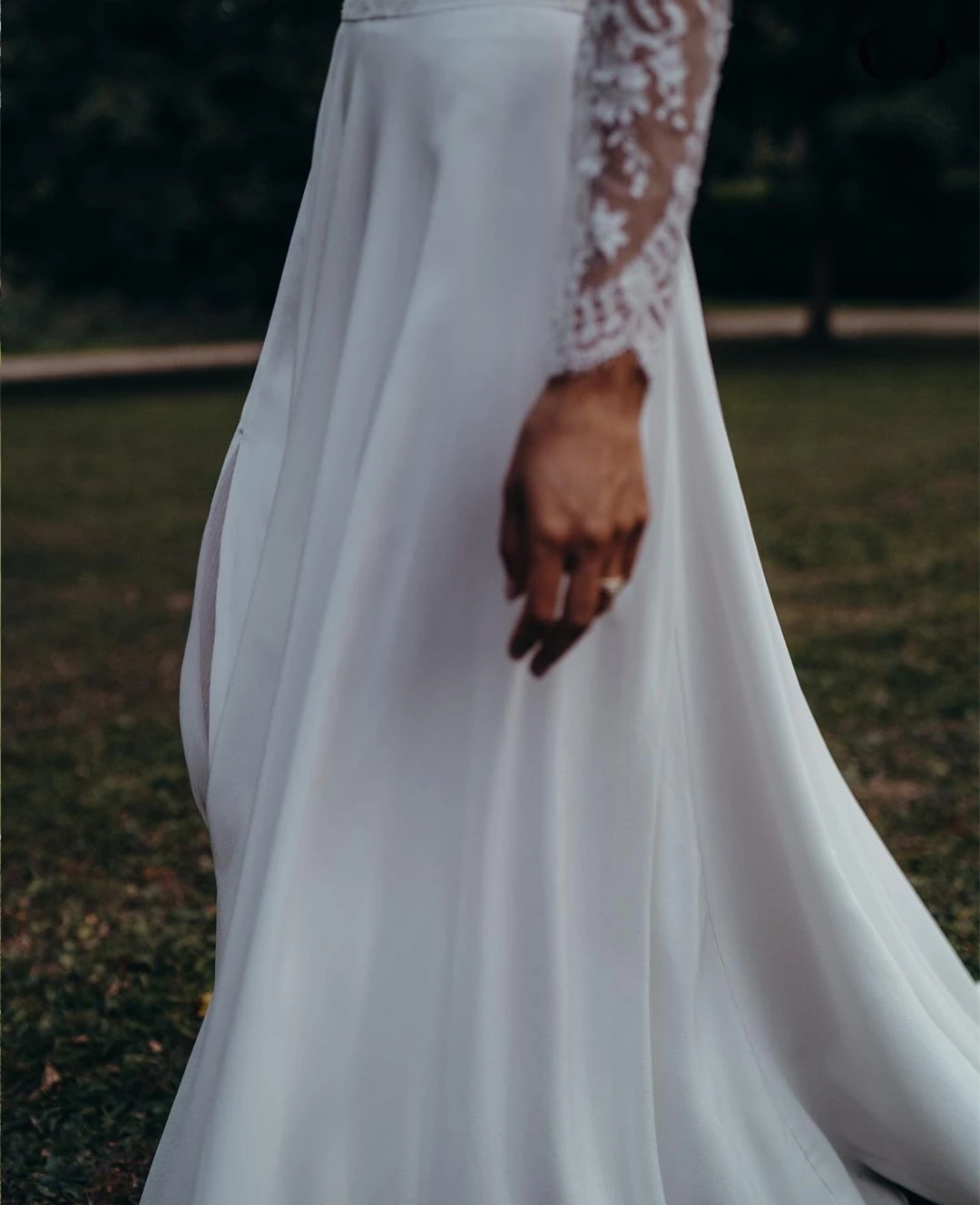 

Wedding Dress Long Lace Sleeve Sexy V-Neck Floor Length Satin Chiffon White For Petite Women Robe De Mariee Gorgeous Sweep Train