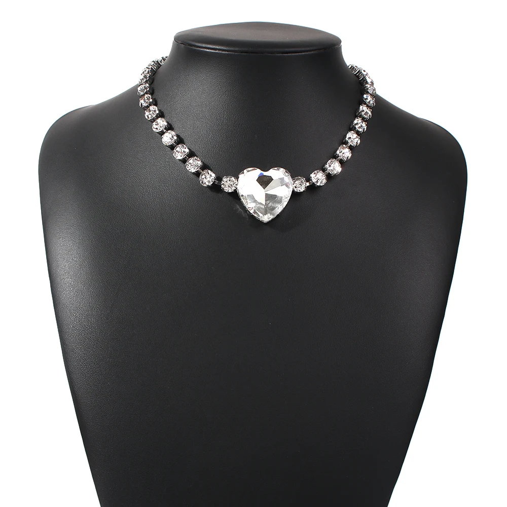 

Luxury Glass Crystal Necklace, Love Necklace, Shining Glass Crystal, Suitable for The Charming Women To Participate In The Party