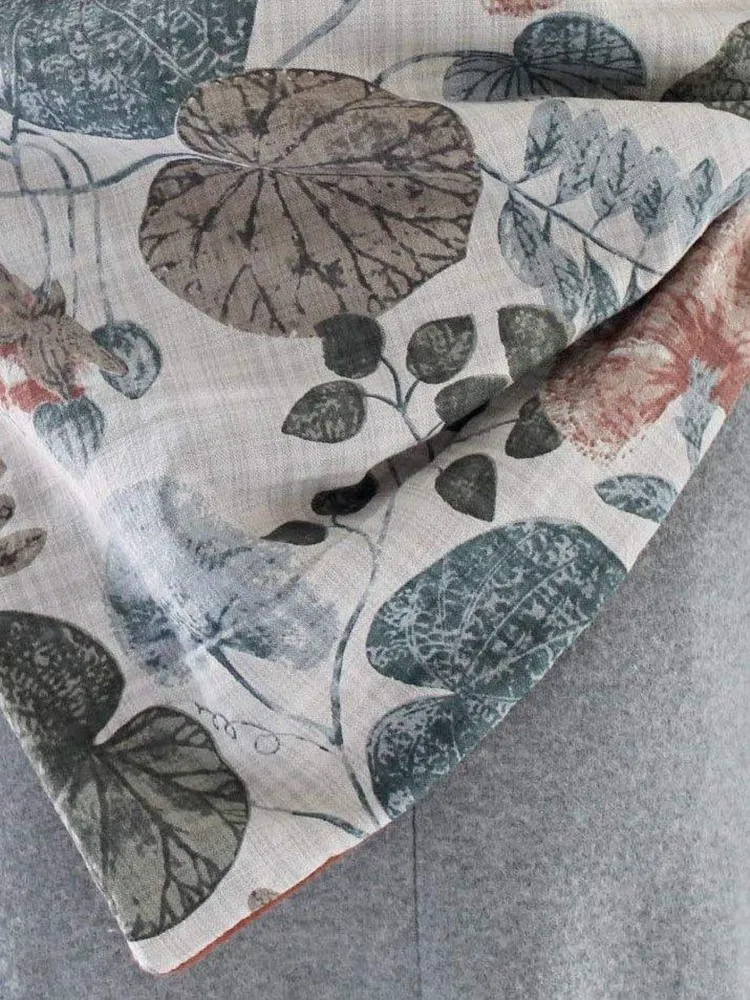 

Fashion Winter Floral Warm Wraps Women Gray Color Soft Triangle Shawl