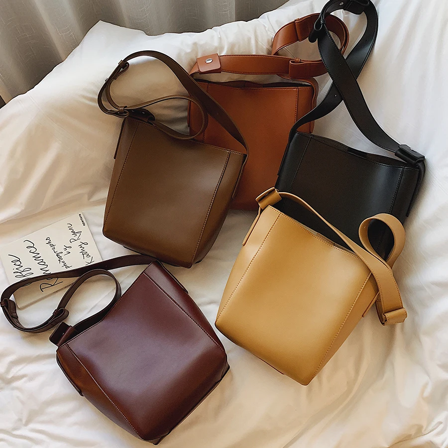 

High Capacity Solid Color PU Leather Shoulder Bags For Women 2021 Bucket Bag Lady Handbags With Wide Belt Travel Women's Handbag