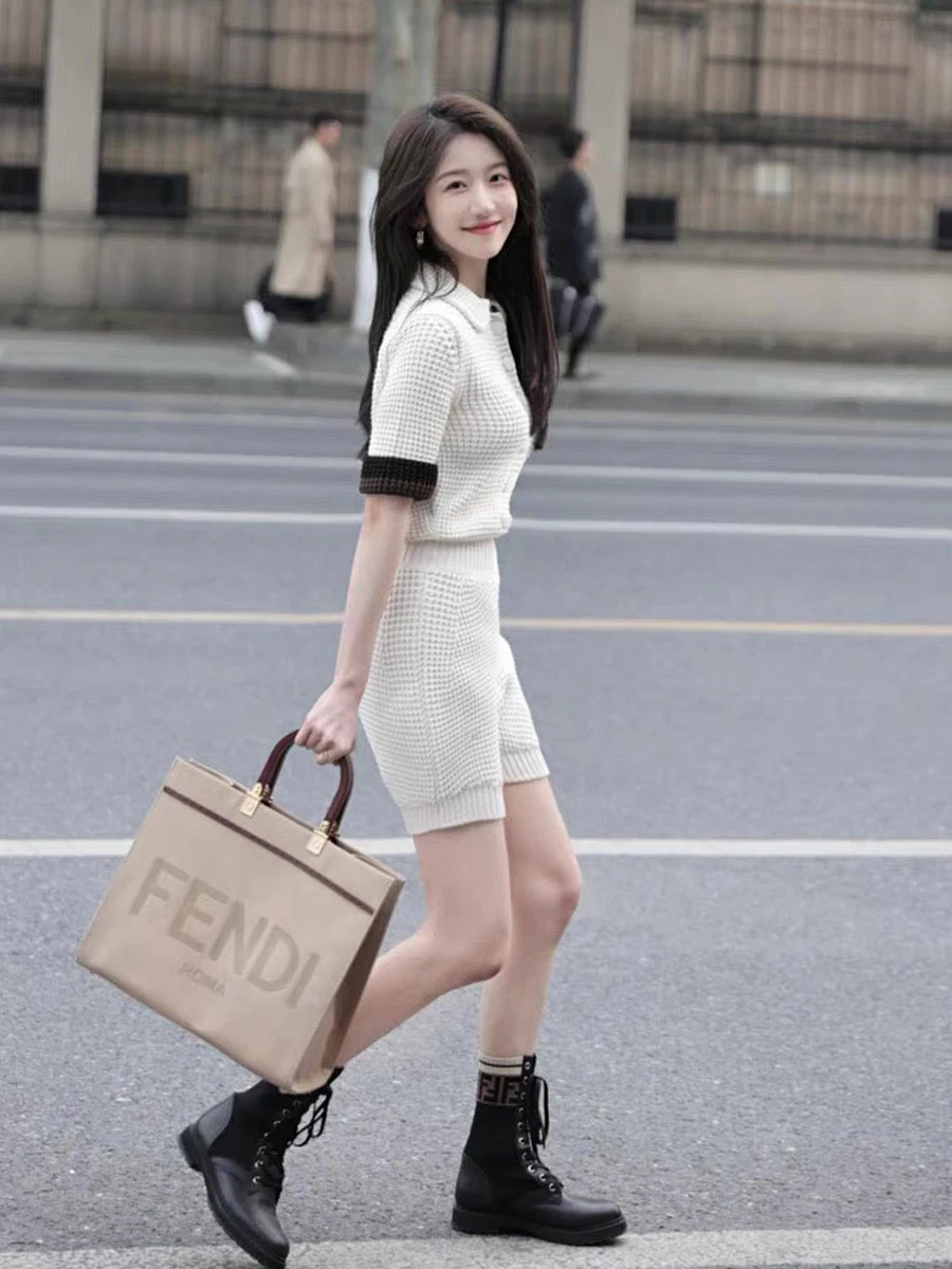 Shen Mengchen с маленьким милым ветром поло вырезами для выращивания морали показать