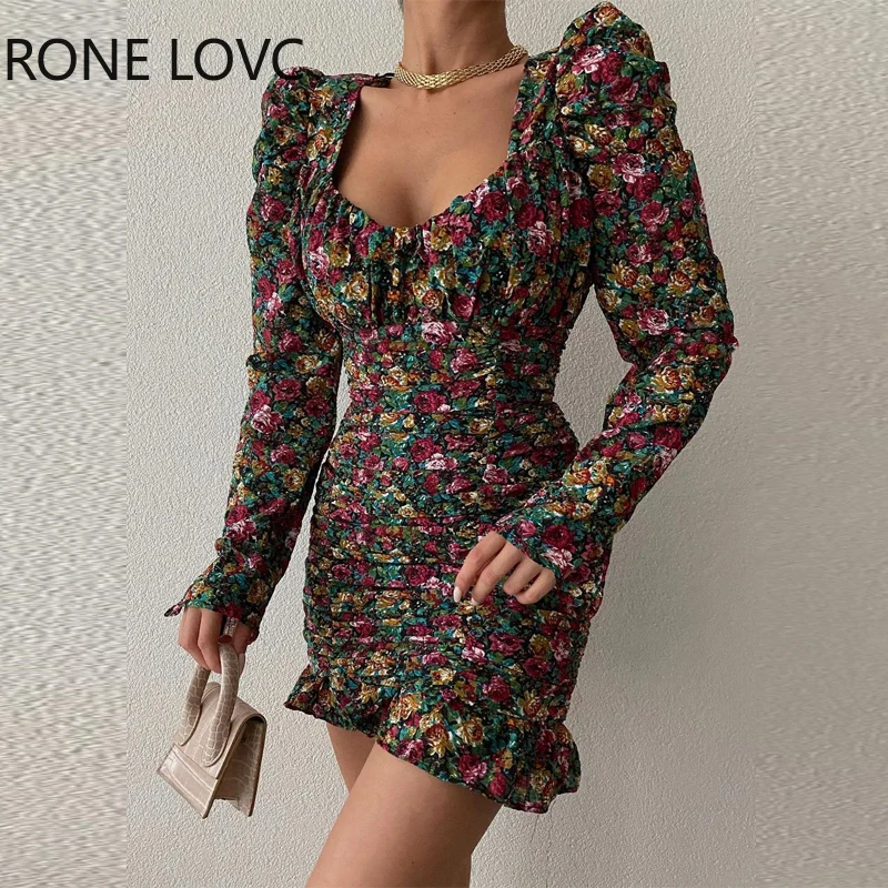 

Женское демисезонное мини-платье с цветочным принтом, длинными рукавами-фонариками и оборками на подоле