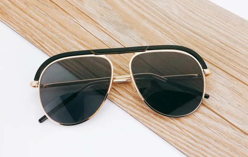 

Newest Designer Oversized Sunglasses Luxury Brand Shades For Women Trendy Summer Glasses Vintage Retro Sun Glasses Mirror Oculos