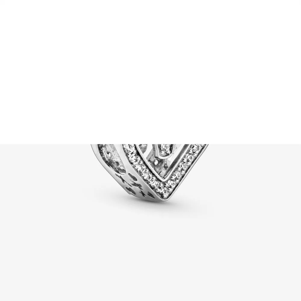 

Ювелирное изделие со сверкающими подвесками в форме сердца, День святого Валентина