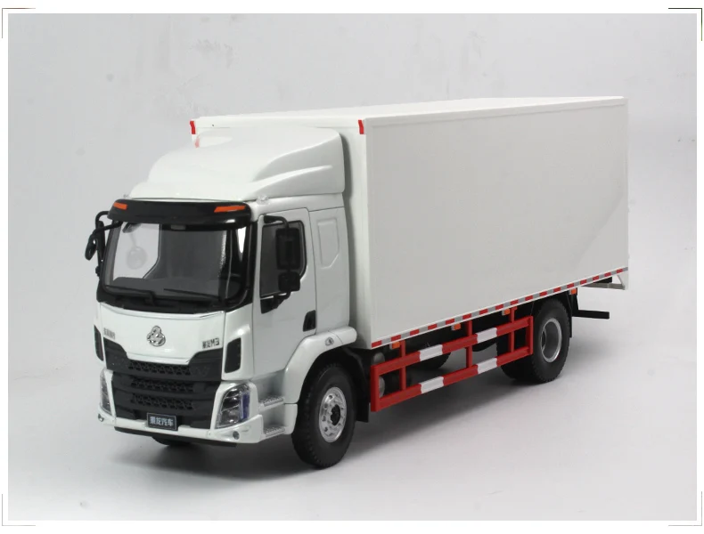 Оригинальный 1/24 Dongfeng chenglong M3 светильник модель грузовика 1:24 для продажи|Наземный