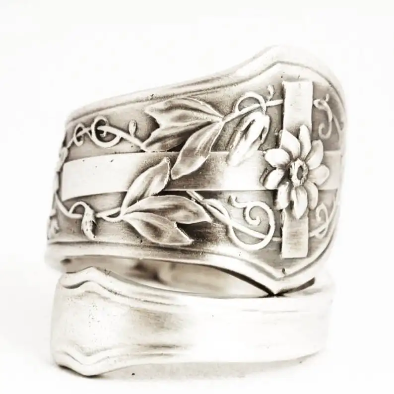 

Vintage Silver Plated Cross Flower and Leaves Engraved Twisty Ring For Women Men Punk Gothic Party Retro Jewelry Gift T4M856