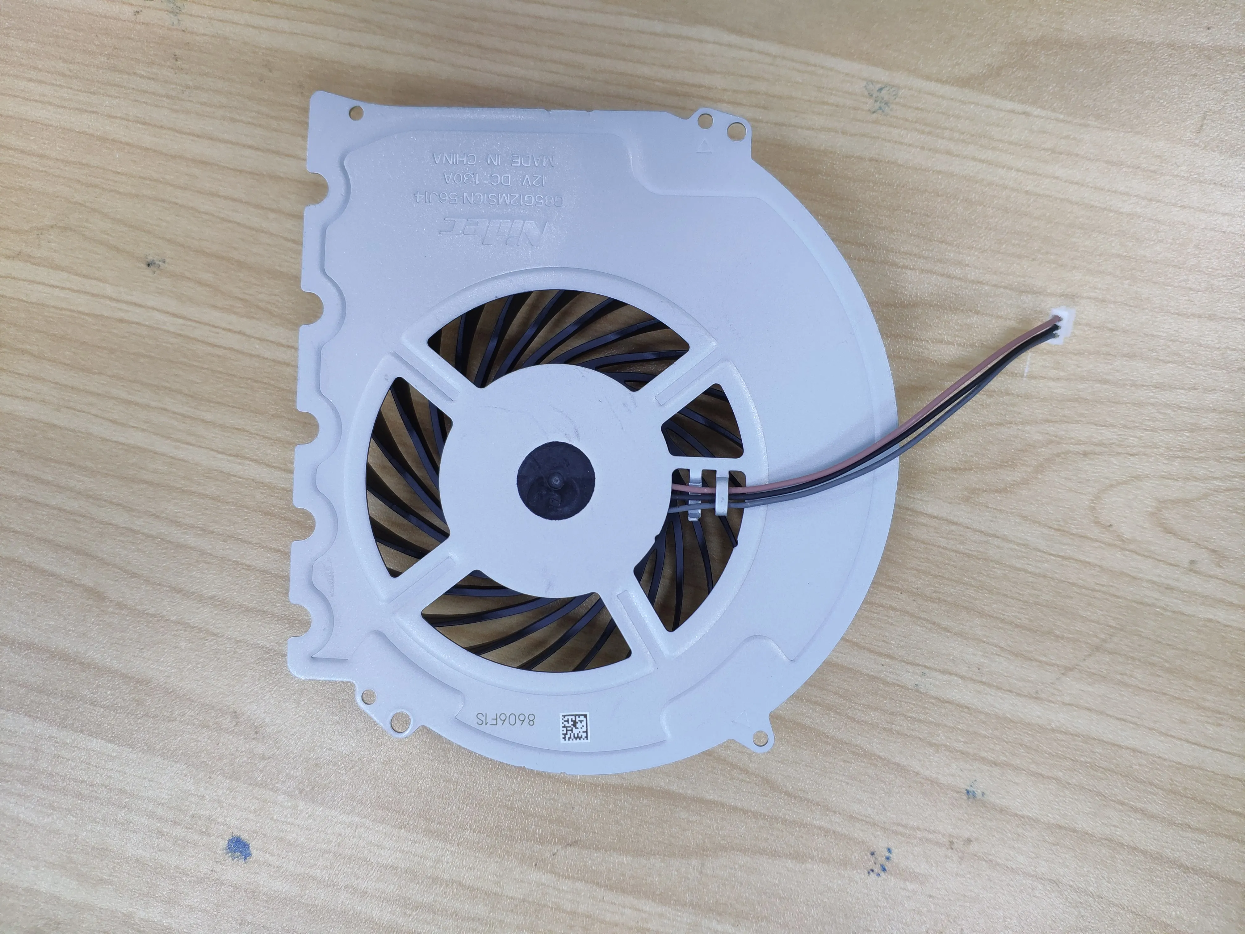 Замена внутреннего вентилятора охлаждения для консоли PS4 Slim 2000 вентиляторы