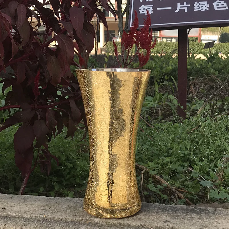 Ваза из золотистого стекла с современным покрытием искусственные цветы сушеные