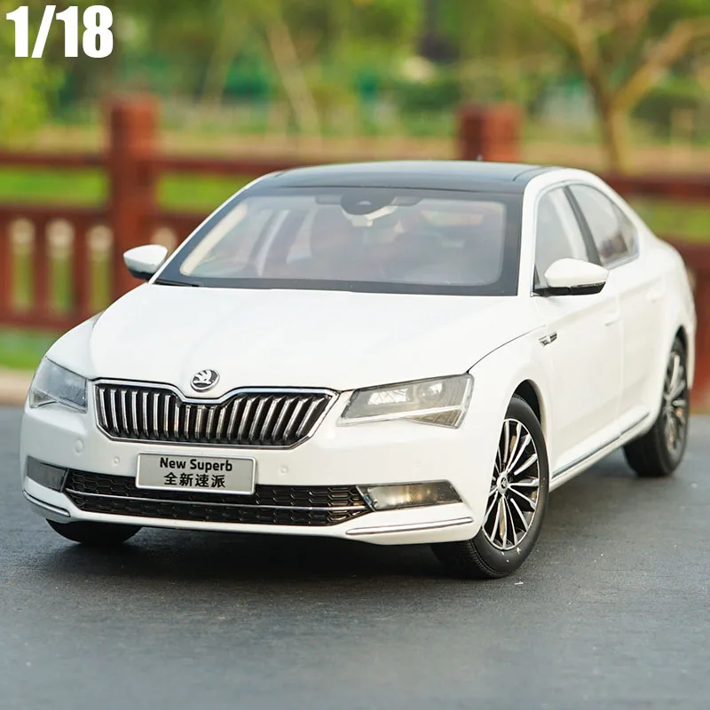 Новинка 1/18 превосходная литая металлическая модель Skoda Игрушечная машина для