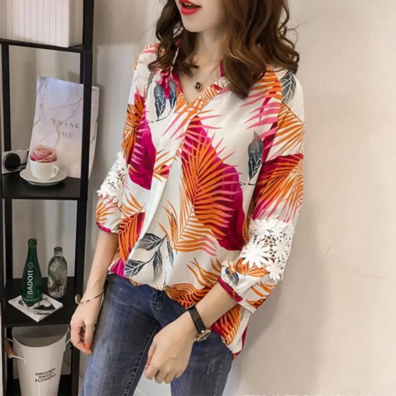 

2020 Hot Women's Vintage Floral V Neck Blouses Long Sleeve Loose Shirts Lace patchwork Casual Plus size Blusas