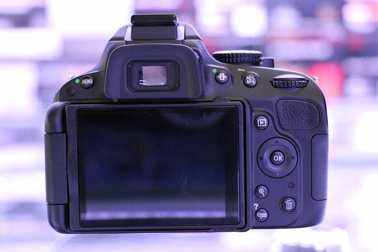 

USED D5100 16.2MP CMOS Digital SLR Camera with 3-Inch Vari-Angle LCD Monitor (Body Only)