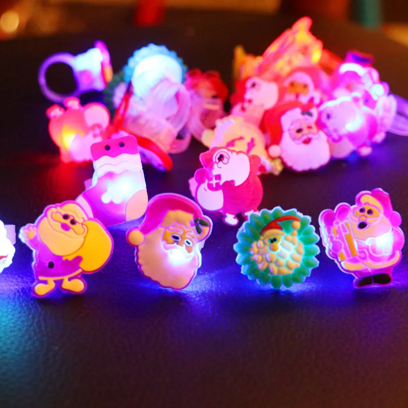 Anillo de luz que brilla en la oscuridad, broche LED de Pap&aacute; Noel, juguetes brillantes para Fiesta infantil, regalo de Navidad, decoraci&oacute;n de Navidad, 50 piezas, 2022-2